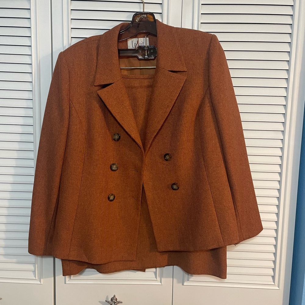 Le Suit Women's Double-Breasted Tan Blazer and Skirt Suit